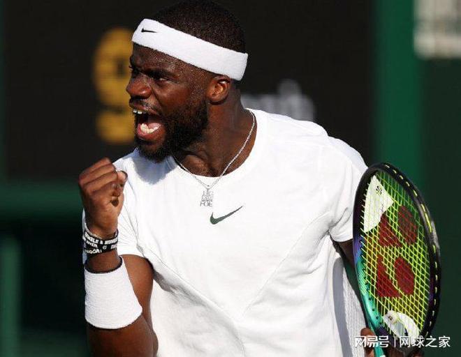 毫不掩饰地 毫不掩饰地