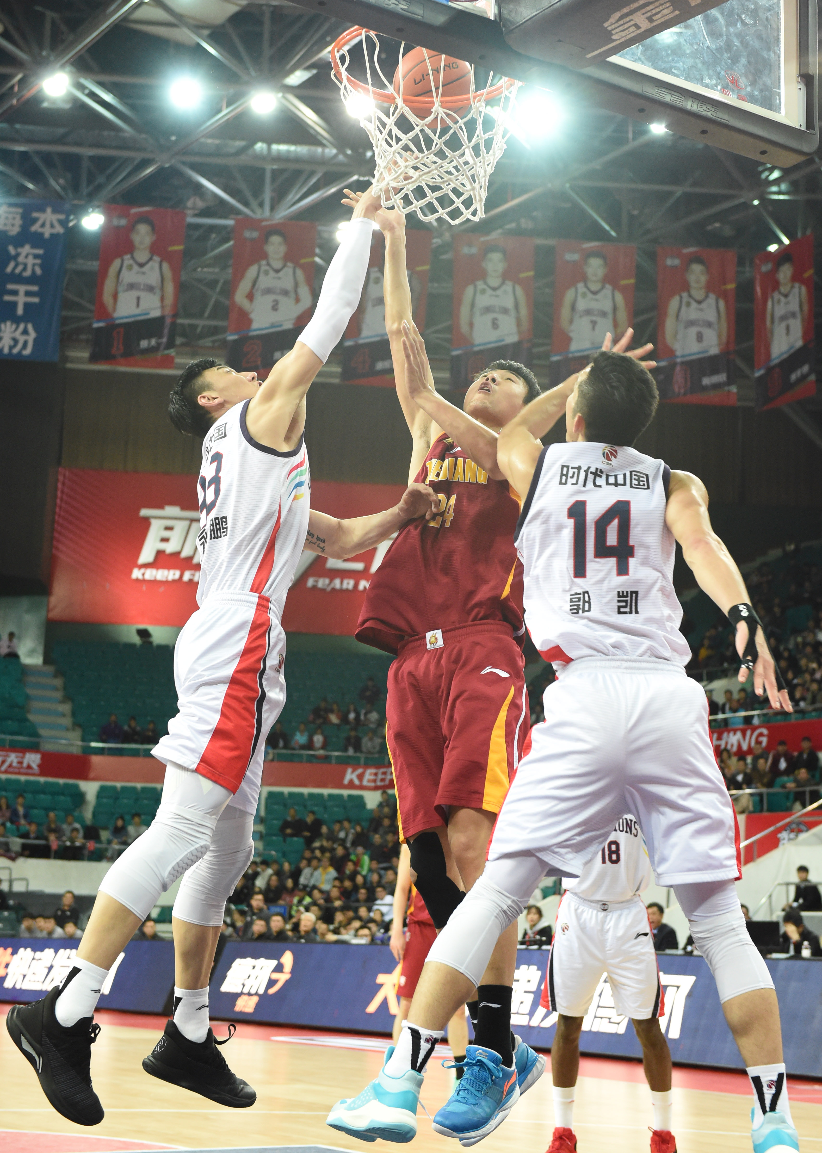 而是围绕 而是围绕