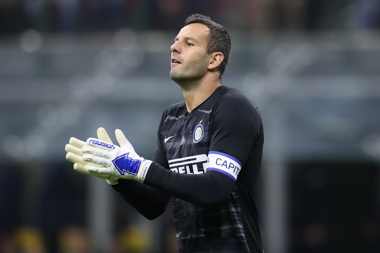 禁区内触球 禁区内触球